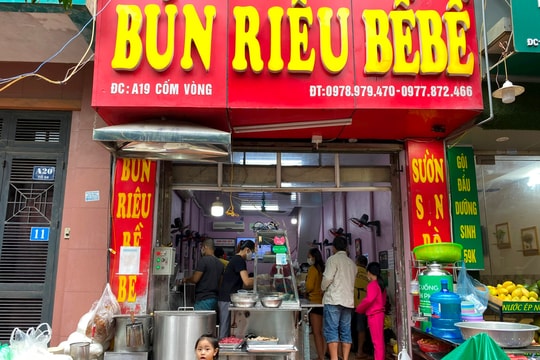 Hà Nội: Hàng quán tất bật phục vụ khách hàng ăn, uống trong ngày đầu mở cửa