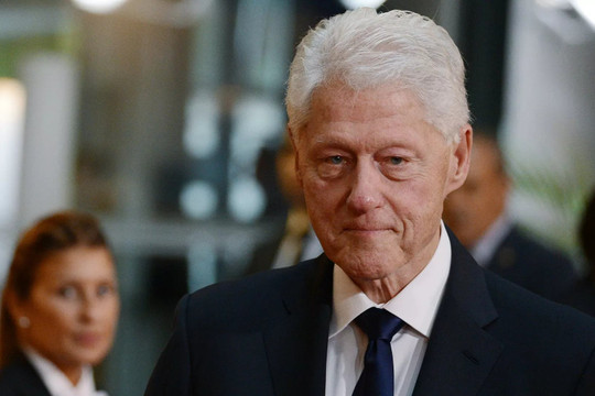 Cựu Tổng thống Bill Clinton nhập viện