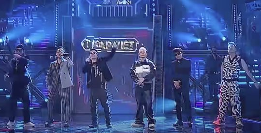 Rap Việt mùa 2 chào sân quá ngầu của bộ 6 quyền lực
