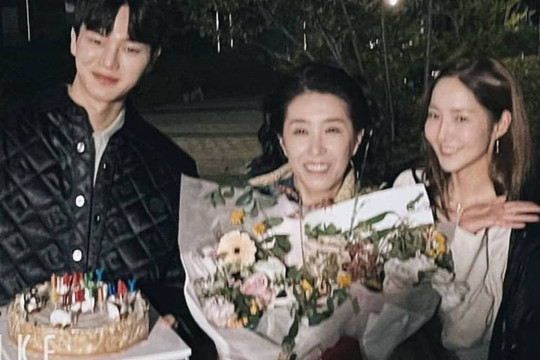 'Thư ký Kim' Park Min Young lộ nhan sắc thật ở ảnh chất lượng thấp, có hành động đáng chú ý sau tin đồn hẹn hò mỹ nam kém tuổi
