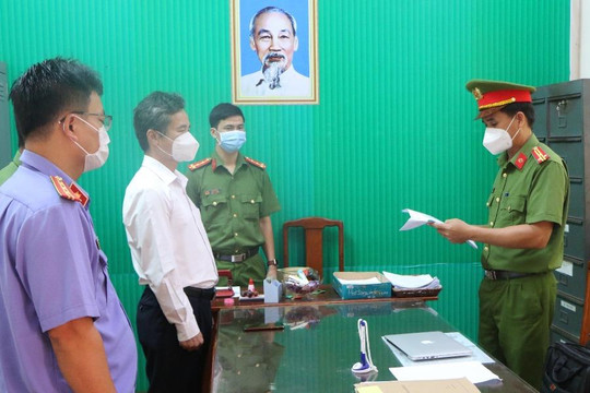 Bình Phước: Bắt Giám đốc, nguyên Giám đốc Trung tâm Giáo dục thường xuyên