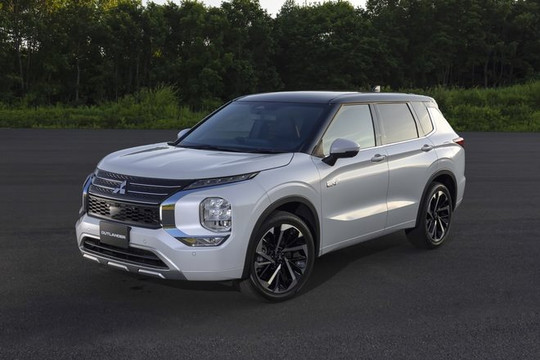 Mitsubishi Outlander PHEV 2022 lộ diện trước ngày ra mắt