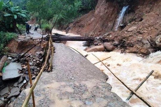 Miền Trung lại đối diện nguy cơ sạt lở nguy hiểm