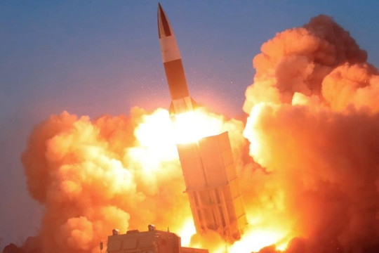 Triều Tiên phóng 2 tên lửa đạn đạo về phía biển Nhật Bản