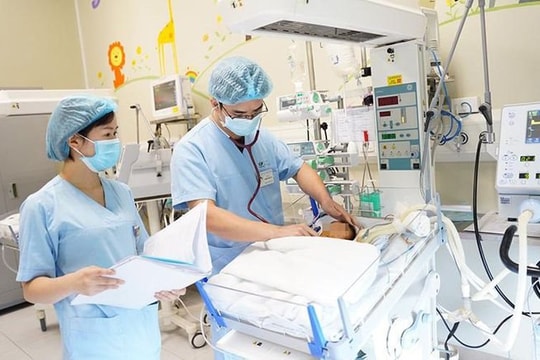 52 ngày giành giật sự sống cho bé sơ sinh bị thoát vị hoành bẩm sinh