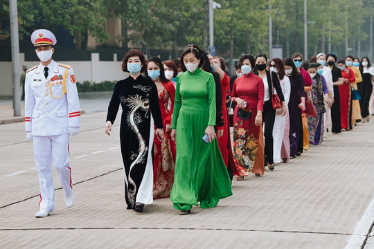 Hội nữ Doanh nhân Việt Nam - ASEAN tổ chức chương trình “Báo Công dâng Bác” nhân ngày kỷ niệm Hội phụ nữ Việt Nam