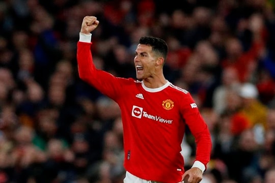Vượt mặt Messi, Ronaldo lập cột mốc mới ở Champions League