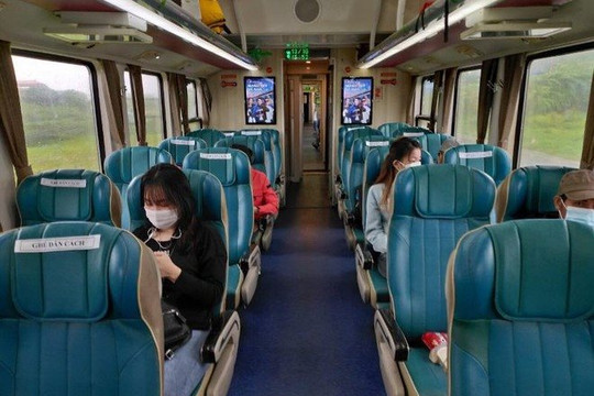 Hành khách vùng xanh đi tàu không cần xét nghiệm