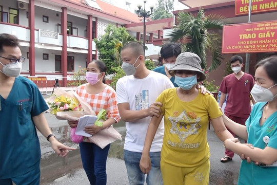 Một bệnh nhân COVID-19 điều trị hết hơn 2,3 tỷ đồng được ra viện sau 61 ngày đặt ECMO
