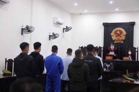 Thuê người tạt axít cấp dưới, cựu cán bộ Công an lĩnh án tù