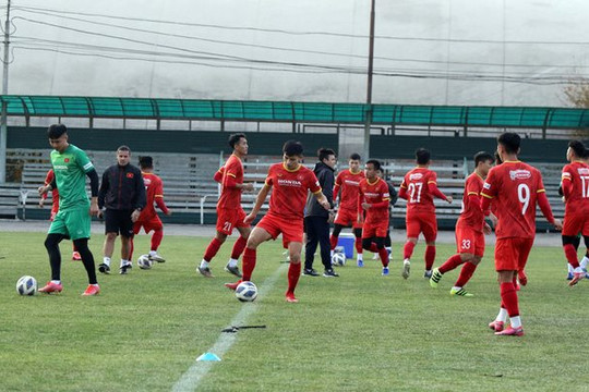 ĐT U23 Việt Nam tập buổi đầu tiên tại Bishkek dưới thời tiết khắc nghiệt