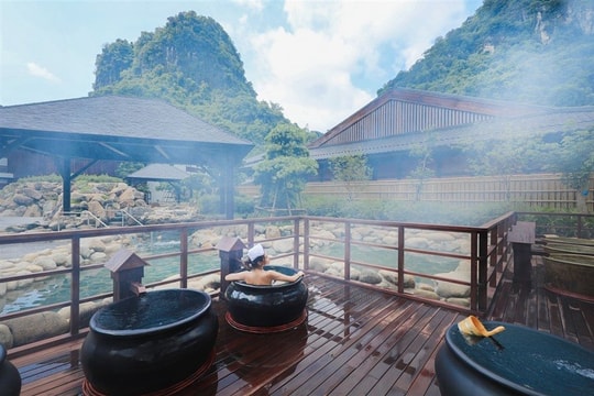 Top 10 thương hiệu xuất sắc Việt Nam vinh danh Sun Group