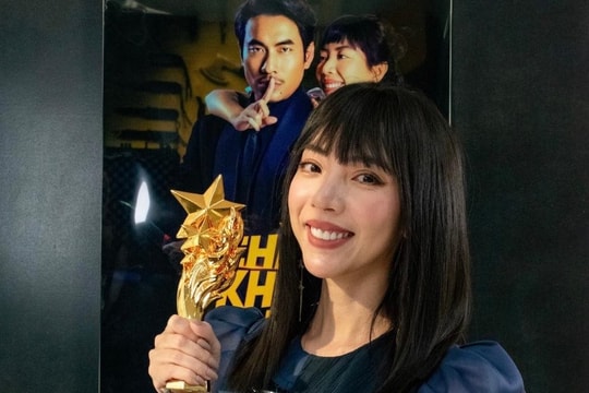 Thu Trang nhận giải 'Nữ nghệ sĩ Quốc tế xuất sắc' ở World Star Awards Hàn Quốc