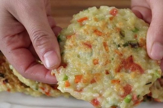 Cơm thừa đừng mang chiên với trứng, làm ngay món bánh này cả người lớn trẻ em đều thích, bổ dưỡng và cũng không gây ngán