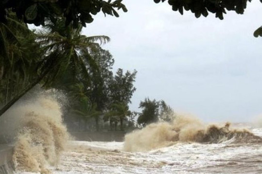 Miền Trung đối mặt nguy cơ lũ chồng lũ do áp thấp nhiệt đới