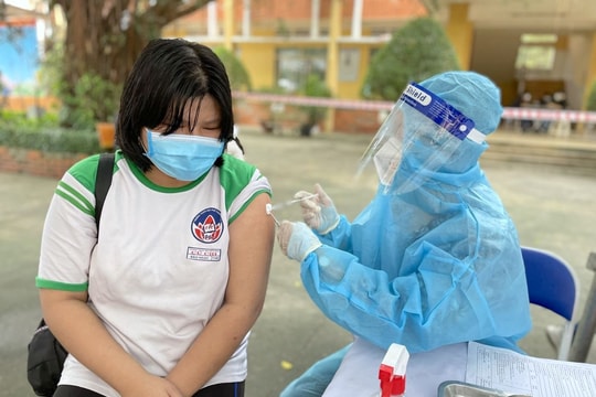 TP.HCM tiêm vắc xin phòng Covid-19 cho học sinh