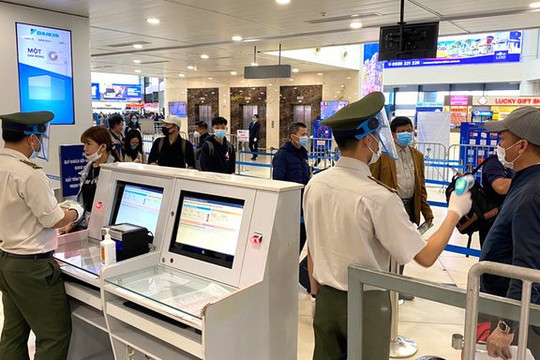 Từ 29/10, hành khách chỉ phải khai báo y tế điện tử khi đi máy bay