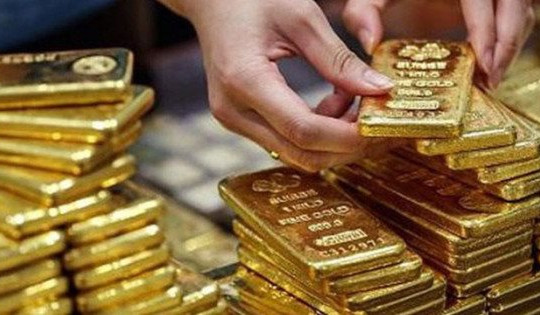 Giá vàng ngày 30/10: Vàng thế giới lao dốc không phanh, vàng trong nước vẫn ở mức cao