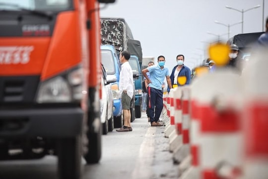 Tai nạn liên hoàn khiến đường Vành đai 3 trên cao tê liệt gần 15 km