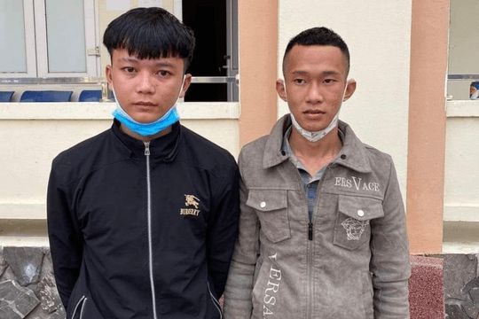 Tạm giữ hình sự 2 kẻ hành hung dã man học sinh trước cổng trường