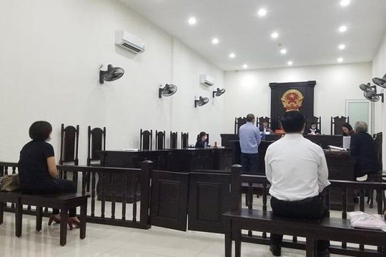 Lén dùng dấu vân tay của người tình mở điện thoại rồi chiếm đoạt 2 tỷ đồng
