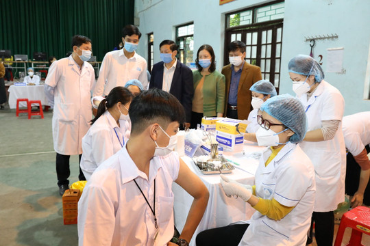 Ngày 31/10, Ninh Bình hoàn thành tiêm vaccine mũi 1 cho 100% học sinh THPT