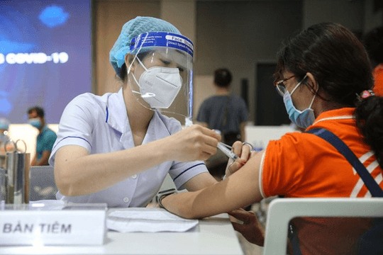 Hà Nội: ưu tiên tiêm vaccine Covid cho trẻ ở nơi bùng dịch