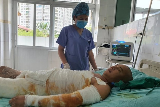 Xót xa gia cảnh người mẹ nghèo có con trai bị tai nạn điện “thập tử nhất sinh”