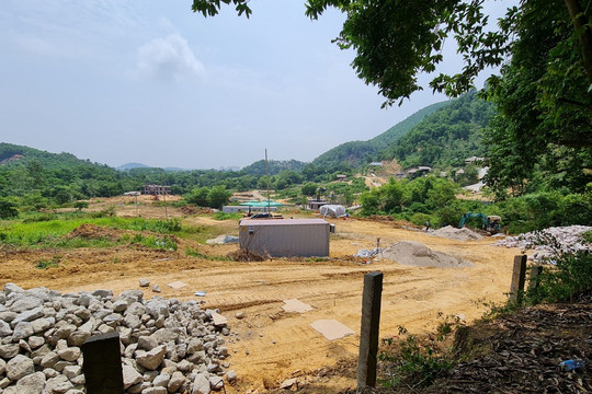 Thạch Thất, Hà Nội: ﻿﻿Đất đang tranh chấp, doanh nghiệp vẫn thi công san nền phân lô bán