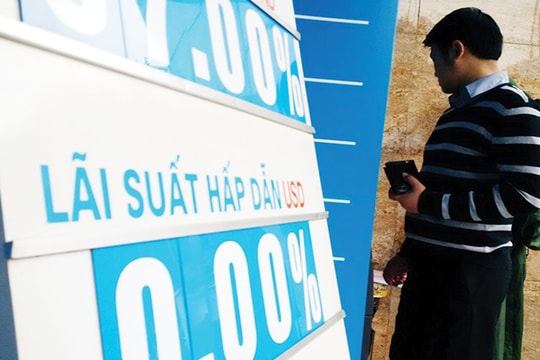 Vì sao không thể tiếp tục hạ lãi suất huy động?