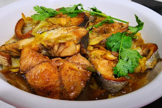 Trời lạnh nên làm món cá này cho gia đình nhiều hơn, ít xương, thịt mềm và dinh dưỡng cao, hầm với cải thảo là ngon nhất!