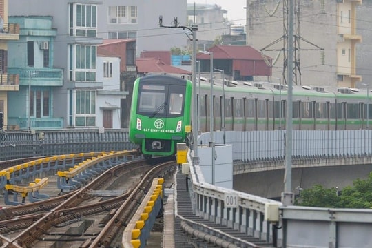 Đường sắt đô thị Cát Linh – Hà Đông “lăn bánh” sau 10 năm xây dựng
