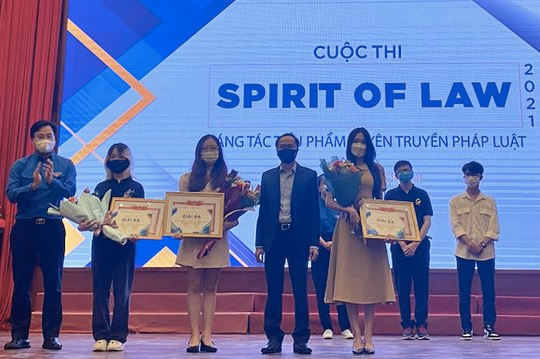 Trường ĐH Luật Hà Nội giành giải nhất cuộc thi Spirit of Law