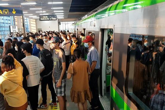 80.000 lượt khách đi tàu Cát Linh - Hà Đông 2 ngày đầu: Quá đông sẽ phải đóng cửa ga