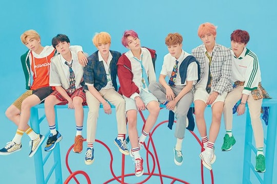 Nhóm nhạc K-Pop đầu tiên trình diễn và nhận giải thưởng đặc biệt tại AMAs 2021