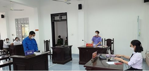 Nam thanh niên lĩnh án tù vì dùng xẻng đuổi đánh Phó chủ tịch phường