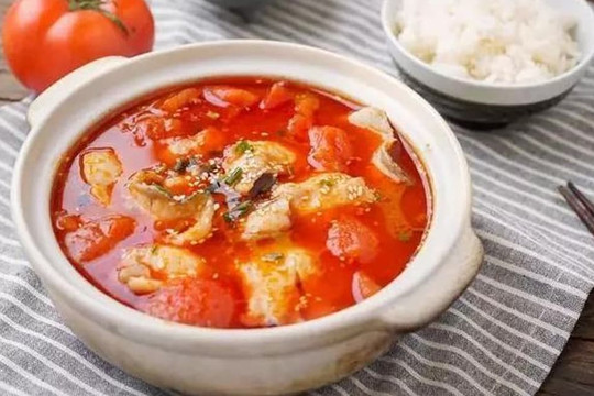 2 quả cà chua, 1kg cá, chỉ cần làm món này trong ngày là cả nhà lao vào ăn thôi! Thơm thật
