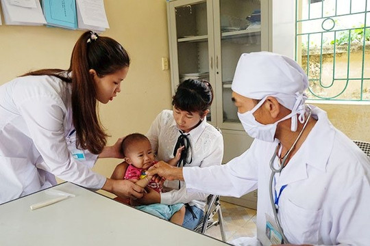Nên có chính sách thu hút bác sĩ về làm việc ở trạm y tế xã, phường