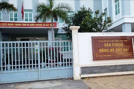 Kỷ luật nguyên Giám đốc Văn phòng đăng ký đất đai Bình Thuận