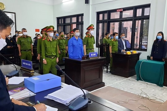 Đình chỉ xét xử vụ bác sỹ ở Huế tội “Hiếp dâm” vì bị hại rút đơn