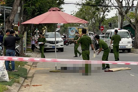 Thiếu niên 13 tuổi bị nhóm khác chém tử vong tại chỗ