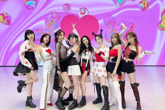 Twice chính thức comeback với MV Scientist