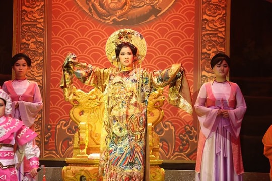 Thanh Hằng làm phim về cuộc đời Thái hậu Dương Vân Nga