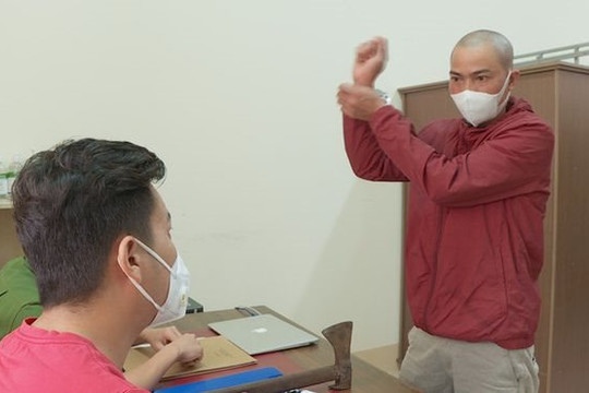 Tạm giữ hình sự đối tượng dùng rìu đuổi chém cán bộ công an