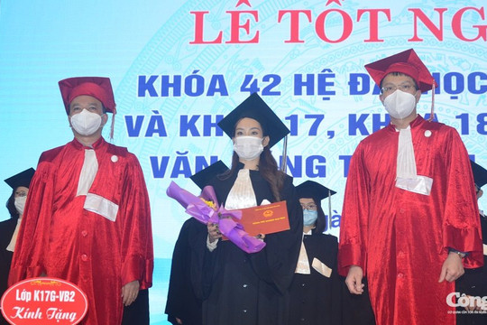 Trường ĐH Luật Hà Nội trao bằng tốt nghiệp cho 1701 sinh viên K42