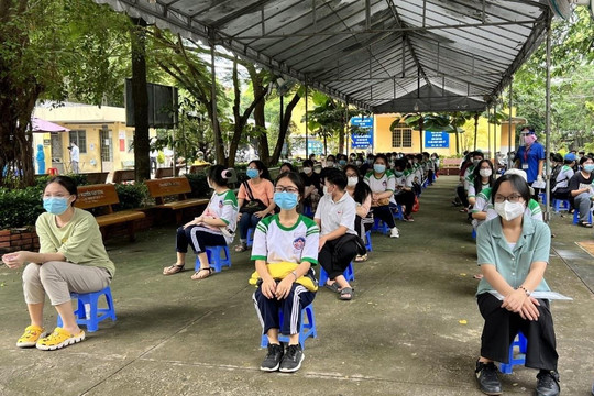 17 tỉnh thành tiêm vaccine phòng COVID-19 cho trẻ từ 12-17 tuổi, TPHCM tiến hành tiêm đợt 2