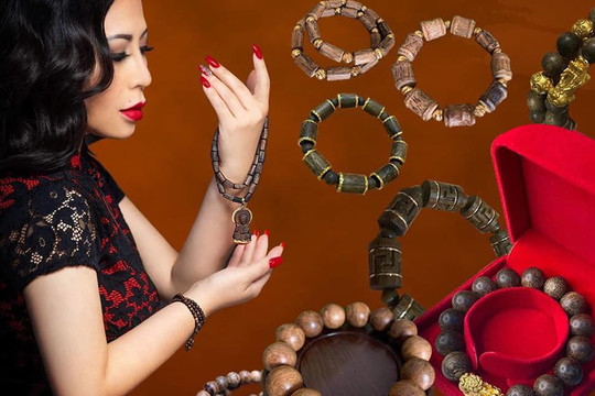 Thảo Lâm trầm hương kết vàng 18k gold tài lộc cho gia chủ