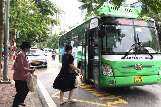Hà Nội: Kiến nghị cho xe bus chạy 100% công suất vào khung giờ cao điểm