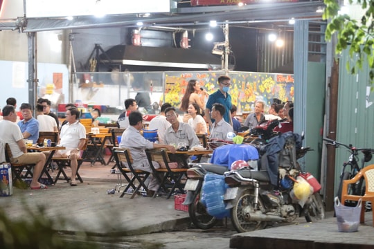 TP.HCM cho cửa hàng ăn uống mở đến 22h, mở rộng thí điểm bán bia, rượu