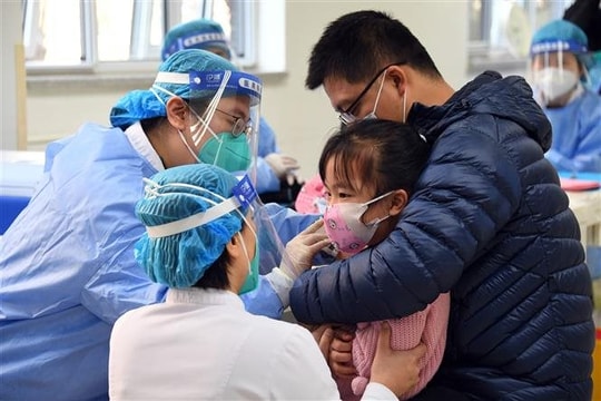 Tin vắn thế giới ngày 17/11: Trung Quốc công bố vaccine ngừa COVID-19 dạng hít